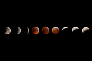 Timelapse photo d'une éclipse de lune
