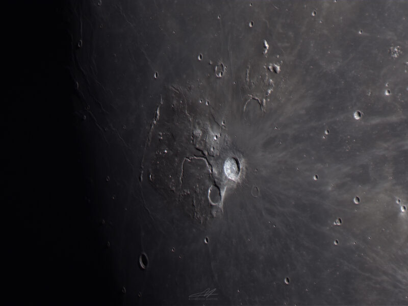 Aristarque et la vallée de Schrotter Un cratère et une vallée lunaire